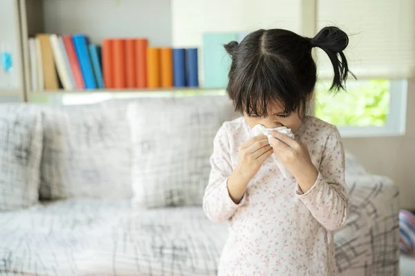 This child is allergic to air or is infected with influenza virus, so he has to cover the tissue to sneeze when sneezing.