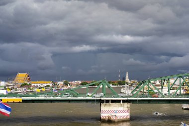 Phra Phuttha Yodfa Köprüsü, Memorial Köprüsü, Bangkok, Çelik köprüler geçmişte daha büyük gemilere açılabilir..