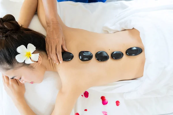 Vue Angle Élevé Jeune Femme Couchée Sur Lit Massage Avec — Photo