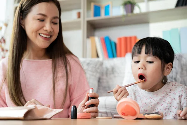 Smiling Mom Kid Preschool Daughter Doing Makeup Together Excited Little — Stock Photo, Image