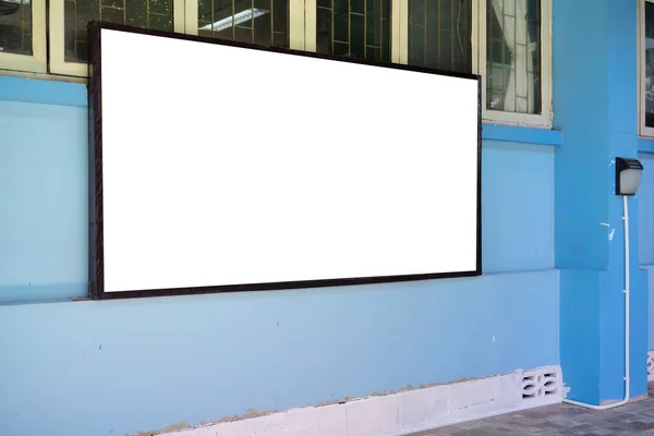 用于广告牌展示的编辑视觉的直前角 模拟广告空间的空白海报 Ooh放置 — 图库照片