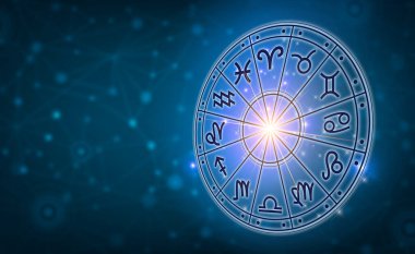 Burç dairesinin içinde burç işaretleri var. Astroloji gökyüzünde birçok yıldız ve ay ile astroloji ve burçlar kavramı