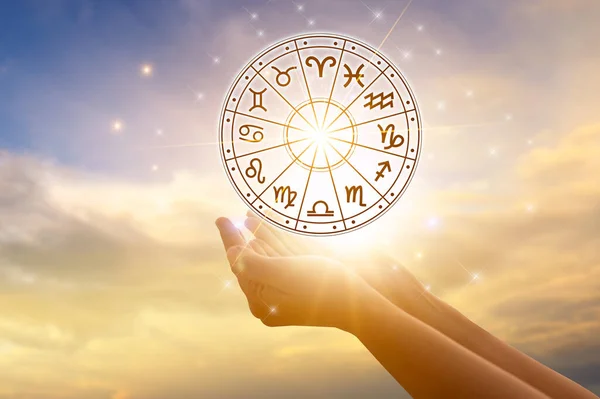 Burç dairesi astroloji ve burç konsepti içinde burç işaretleri