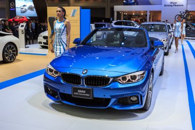 BMW 420i Cabrio araba ekranda