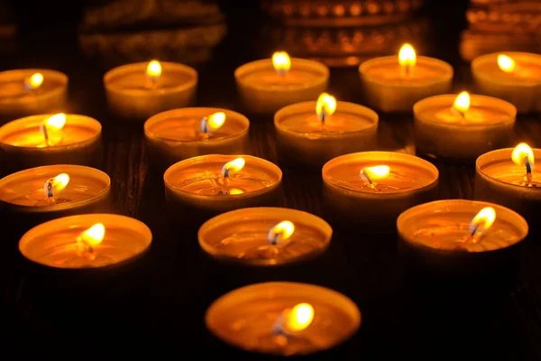 Muchas Velas Encendidas Con Poca Profundidad Campo — Foto de Stock