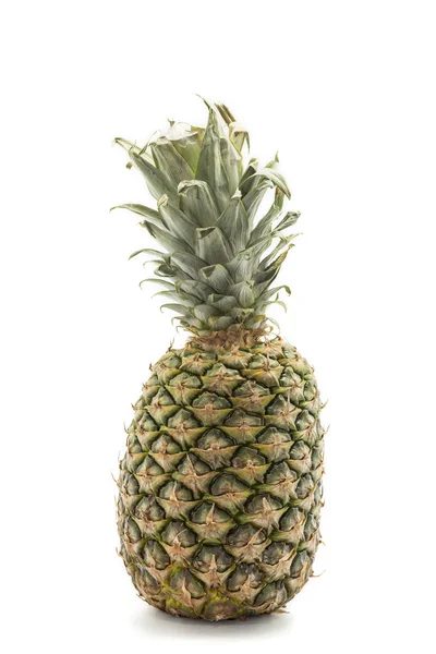 Ananas på en vit bakgrund — Stockfoto