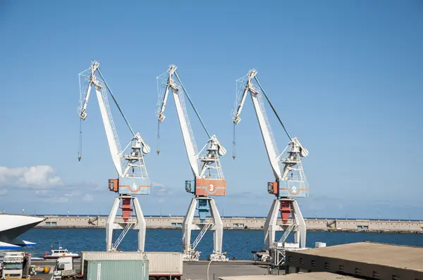 Grúas del puerto — Foto de Stock