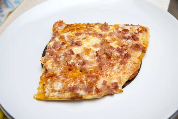 Bit pizza — Stockfoto