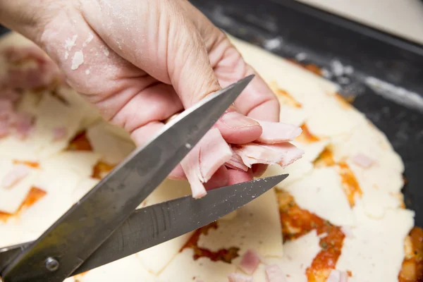 Cutting fresh ham — Stock Photo, Image