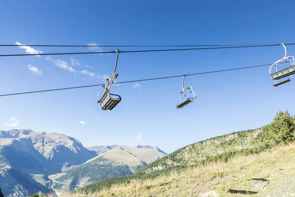 Skidliftarna i skidorten — Stockfoto