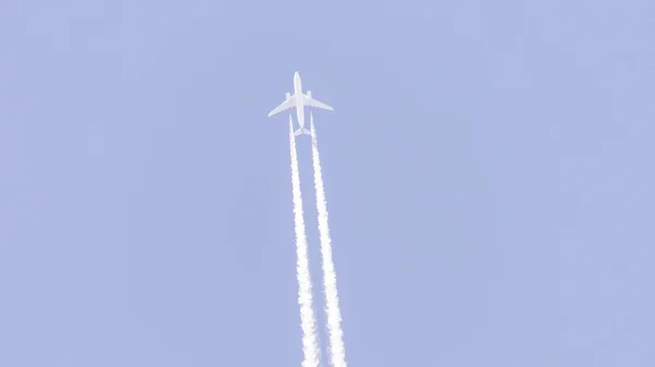 Vliegtuig vliegen Rechtenvrije Stockafbeeldingen