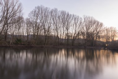 Gölde gün batımı 