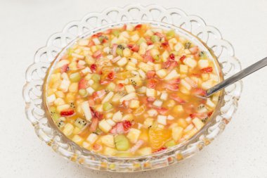 çeşitli meyve salatası 