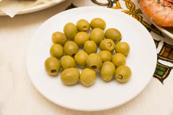 Bowl of green olives — Stock Photo, Image