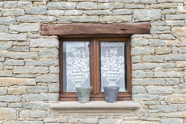 Altes rustikales Fenster — Stockfoto