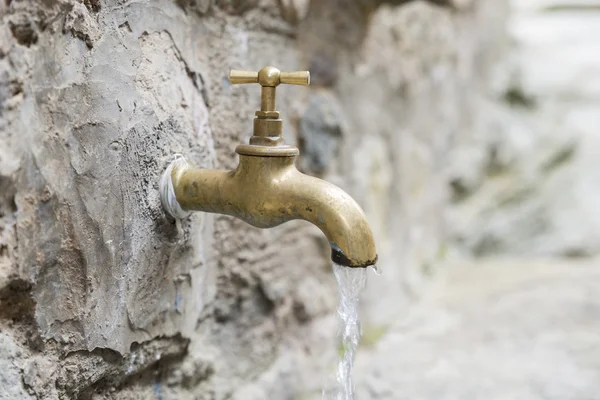 Golden tap — Stock Photo, Image