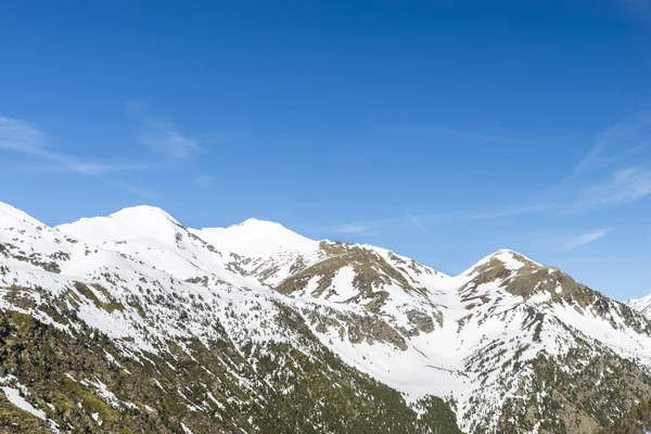 Montañas nevadas —  Fotos de Stock