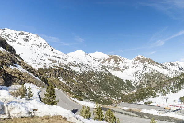 Schneebedeckte Berge — Stockfoto