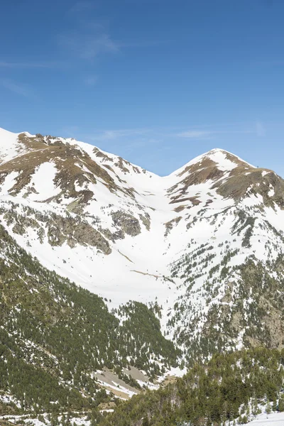 Schneebedeckte Berge — Stockfoto