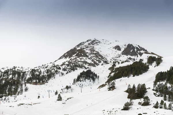 Schneebedeckte Berge — Stockfoto