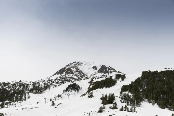 Schneebedeckte Berge — Stockfoto