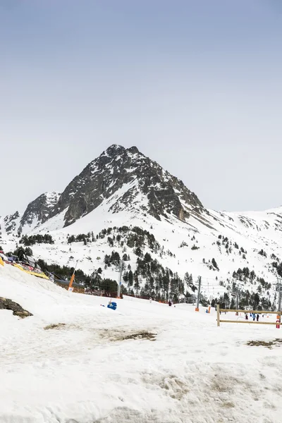 Schneebedeckte Berge — Stockfoto