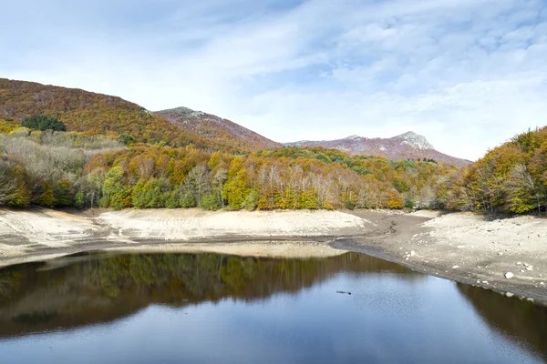 Montseny nel lago d'autunno — Foto Stock