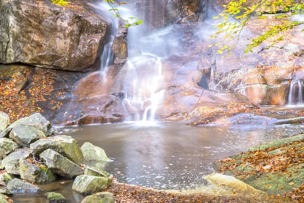 Wasserfall in Montseny lizenzfreie Stockbilder