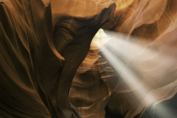Krajina Vodních Děr Slot Canyon Slunečními Paprsky Arizona Usa — Stock fotografie