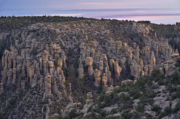 Krajobraz Chiricahua National Monument Zachodzie Słońca Arizona Usa — Zdjęcie stockowe