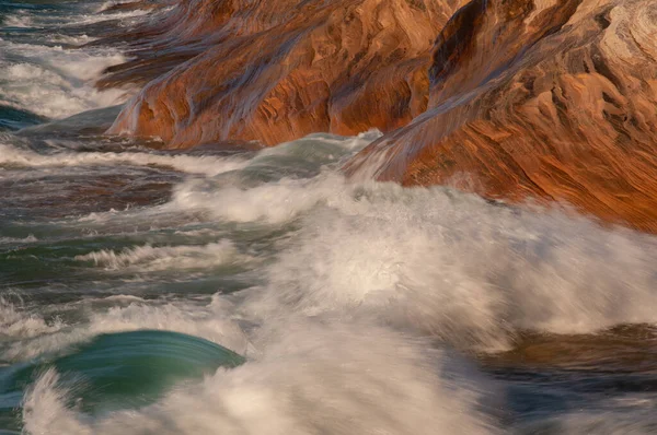 Landscape Waves Crashing Sandstone Shoreline Pictured Rocks National Lakeshore Lake — Stock Photo, Image