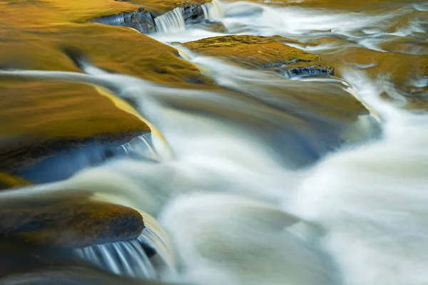 Τοπίο Της Presque Isle River Ορμητικά Συλλαμβάνονται Θολούρα Κίνηση Porcupine — Φωτογραφία Αρχείου