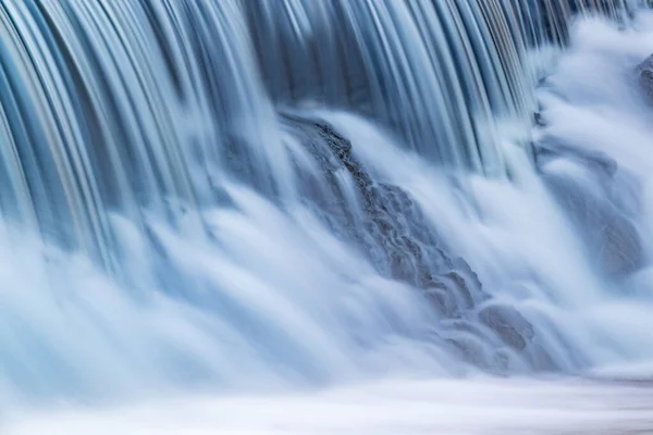 美国密歇根州兔子河瀑布的模糊运动捕捉到的景观 — 图库照片