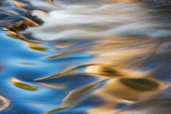 Paisaje Abstracto Cascada Portage Creek Capturado Con Desenfoque Movimiento Iluminado — Foto de Stock