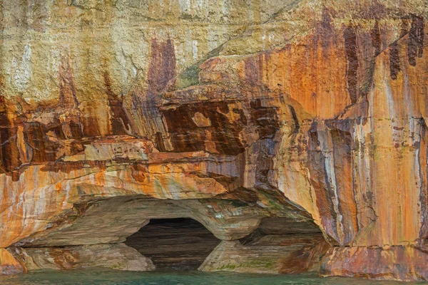 Abstrakte Landschaft Einer Mineralgefärbten Klippe Entlang Der Erodierten Sandsteinküste Des — Stockfoto