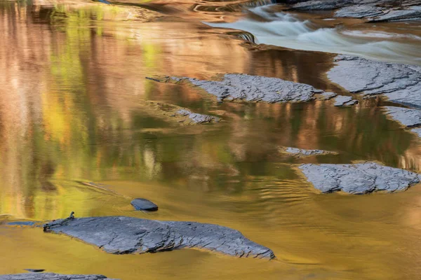 Paisagem Das Corredeiras Presque Isle River Capturadas Com Borrão Movimento Imagens De Bancos De Imagens Sem Royalties