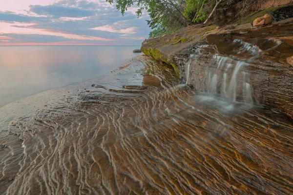 Pejzaż Kaskadą Górniczej Plaży Zmierzchu Jezioro Superior Malownicze Skały National — Zdjęcie stockowe