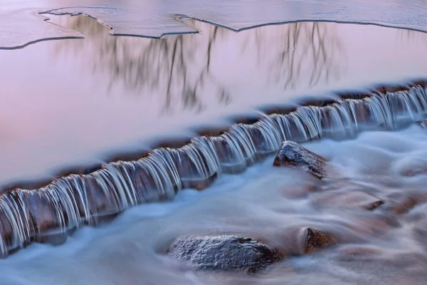 Paisagem Inverno Nascer Sol Cascata Orangeville Creek Capturada Com Borrão — Fotografia de Stock