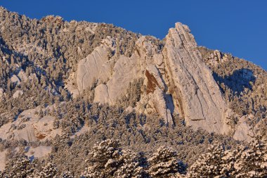 Flatirons kar ile akın etti.