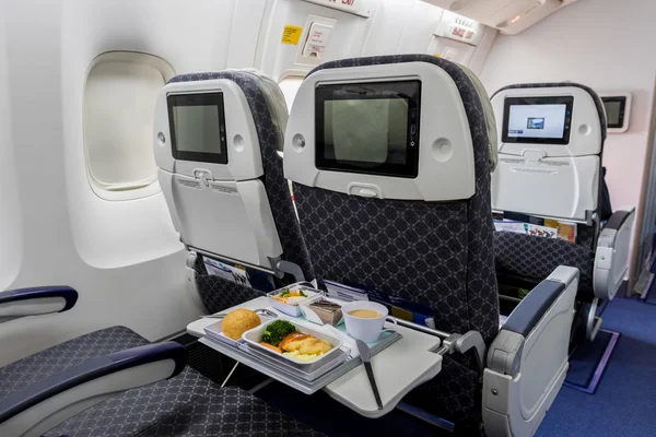 Tray of food on the airplane — Stock Photo, Image