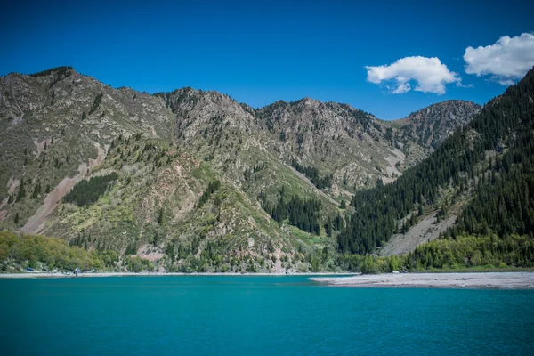 高山湖，阿拉木图哈萨克斯坦. — 图库照片