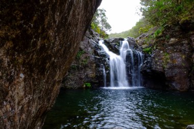 Yirmi - beş çeşmeler Levada hiking Trail, Madeira (Portekiz şelale)