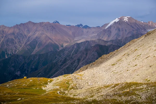 Tien Shan Mountains in Almaty city, Kazakhstan — Stock Photo, Image