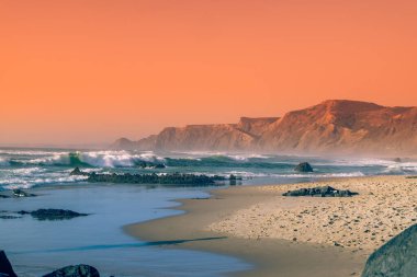 Cape St. Vincent, Algarve, Portekiz 'deki Atlantik Okyanusu' nun Rocky sahili..
