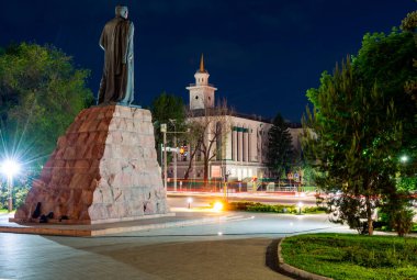 KAZAKHSTAN, ALMATY - 10 Aralık 2016: Almaty şehrinin gece manzarası, Kazakistan