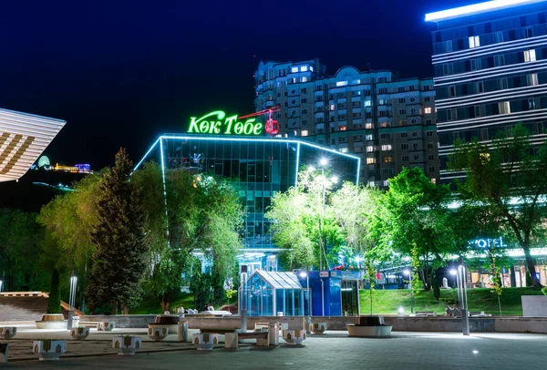 Kazakhstan Almaty Dezembro 2016 Cidade Noturna Almaty Cazaquistão — Fotografia de Stock