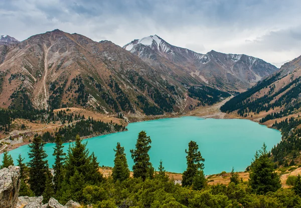 알마티 (almaty) 큰 호수 — 스톡 사진