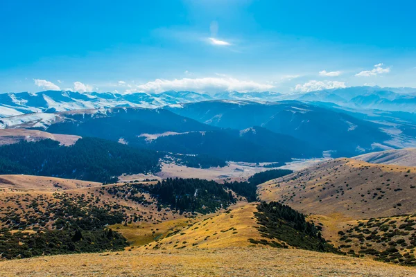 Vista de montanhas no Cazaquistão — Fotografia de Stock