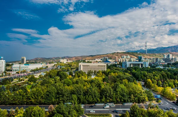 Panoramatický pohled města almaty — Stock fotografie