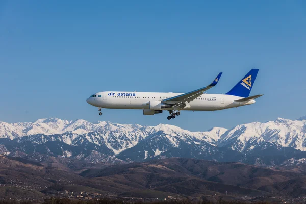 Boeing 767-300ER авиакомпании Air Astana — стоковое фото